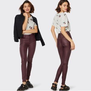 Rock & Republic Berlin Red Coated Jeans. Size 6M.